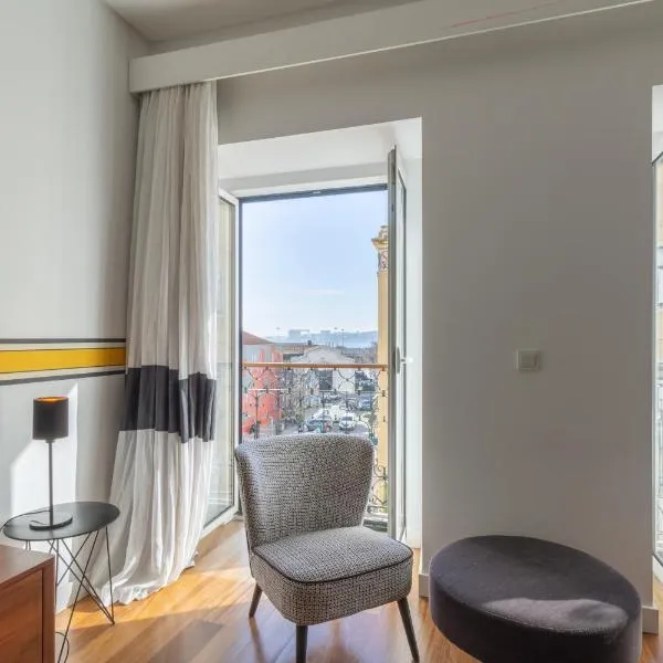 Spacious, family friendly 3BR & 3WC. AC/heating.