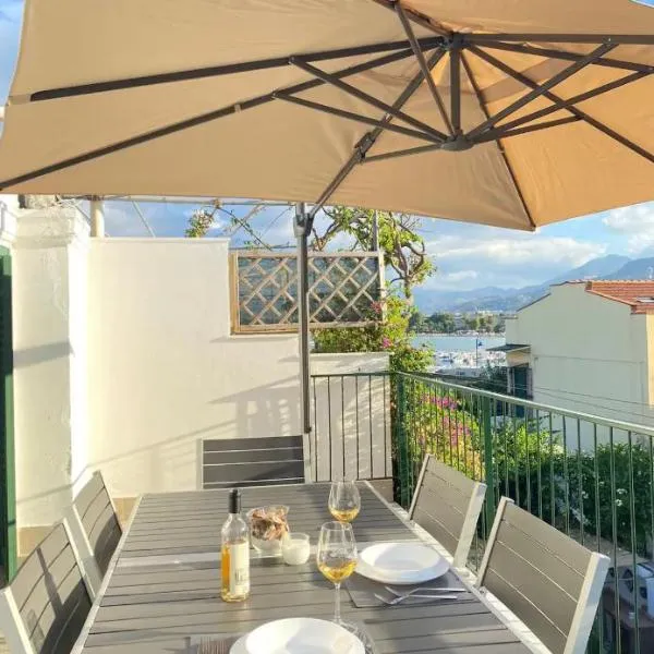 The White Sail - Mondello Apartment with Terrace - casa di vincenzo e andrea, hotel v destinaci Mondello