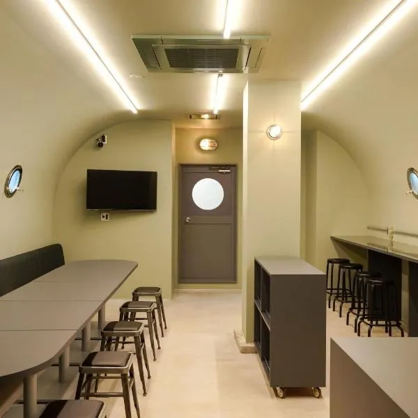 Red Submarine, hotel v destinaci Kure