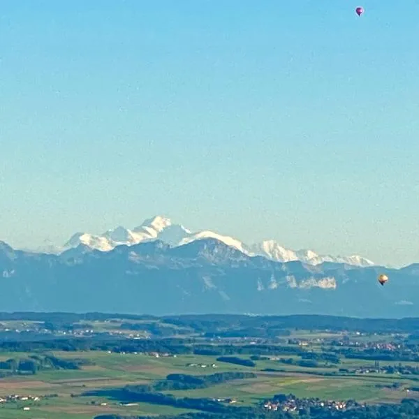 Tévenon Vue Panoramique Alpes-Lac, hotel a Couvet