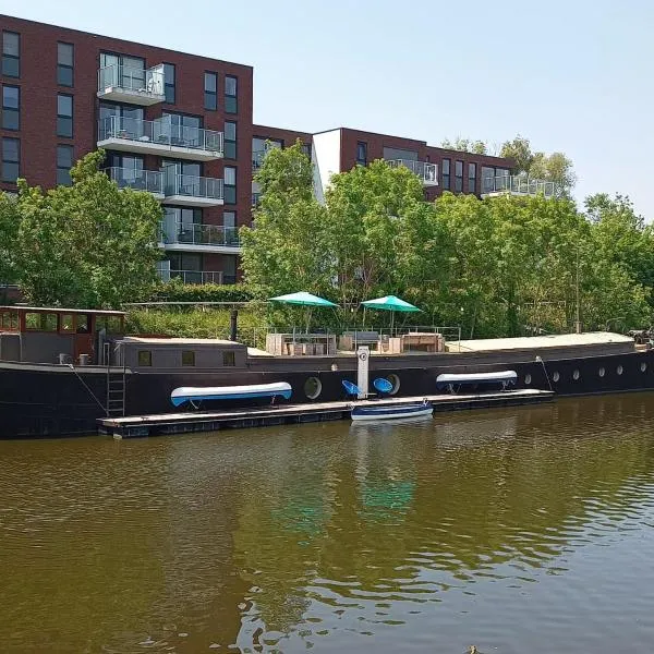 Bed in Boat, hotel v destinaci Ieper