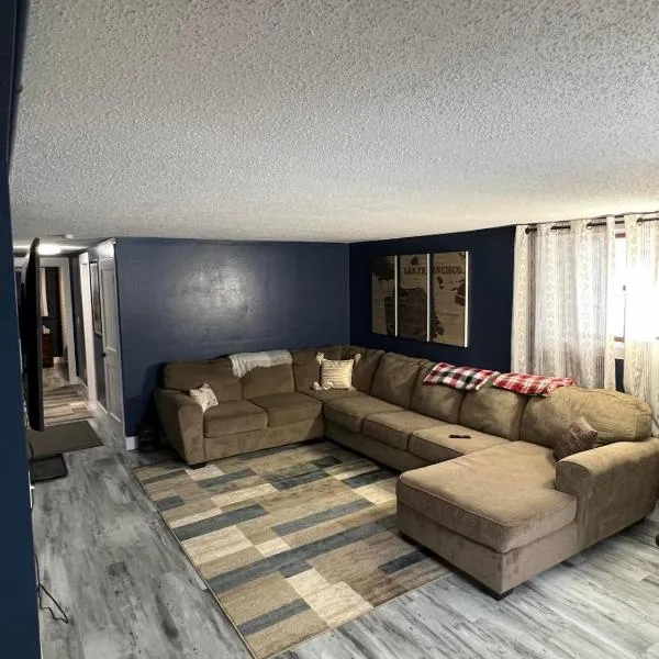 Entire level just off Interstate, free breakfast, hotel in Fargo