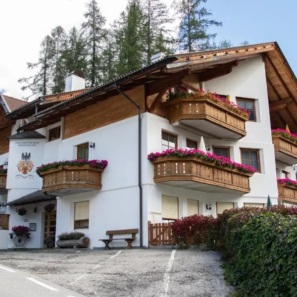 Appartements Michael, hotel in Sexten