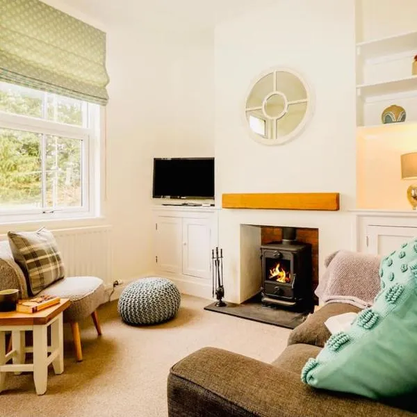 Steam Train Cottage - Lake District Hideaway, hotel v destinaci Newby Bridge