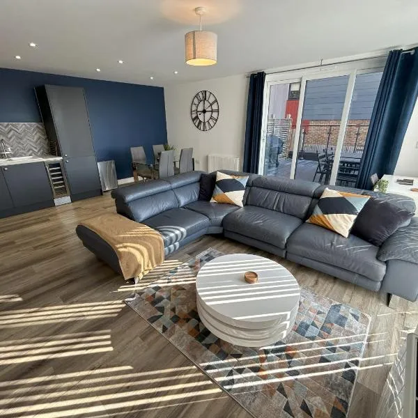 애슈퍼드에 위치한 호텔 Apartment in Ashford with Large Terrace