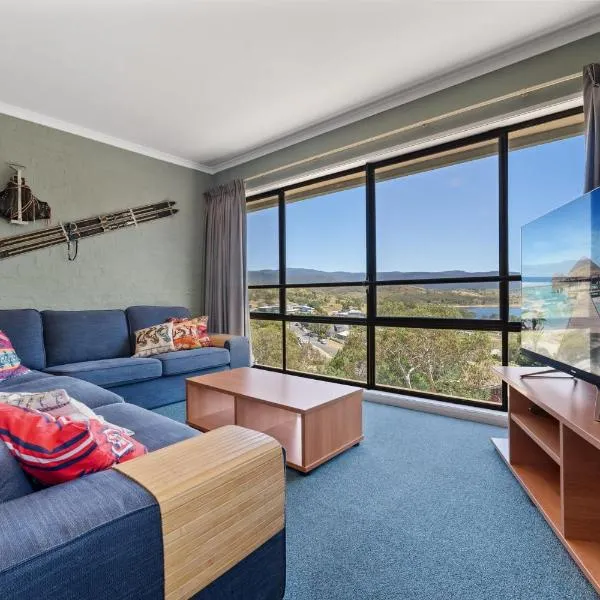 Alpine Mountain View 18 - 4BR l Mountain Views l Swimming Pool l Air-Con l WiFi, hotel v destinácii Jindabyne