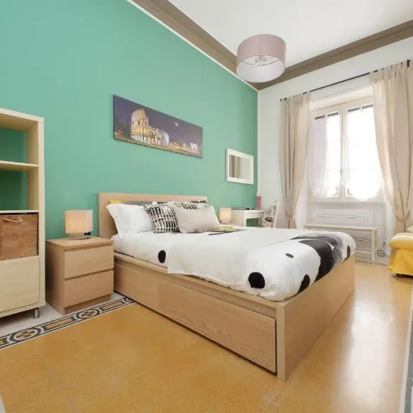 CASA GIULIANA - 3BR 2BATH, 2nd floor of historic mansion with lift and doorman, comfortable, chic, family friendly, 600 meters from Vatican & Ottaviano metro, quietest area of P R A T I wealthy, secure, accessible district - Warm guest care in 4 languages, hotel v Římě