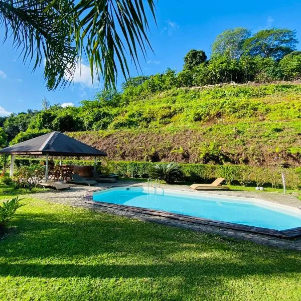 Bungalow Tiare, hotel v Uturoe