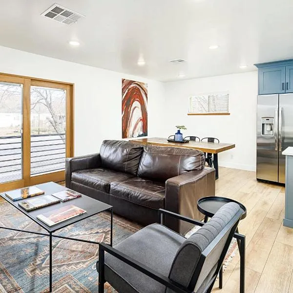 Near Downtown Stylish 2BR With Amazing Patio - #2, hotel v destinaci Moab