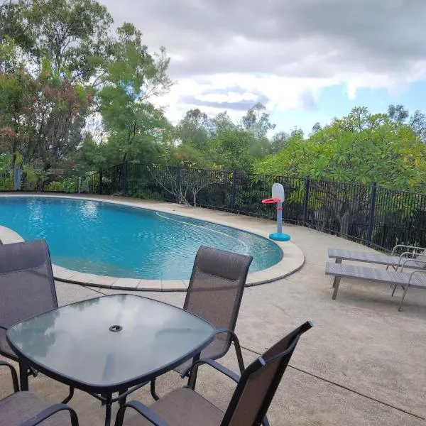 Self Contained Guesthouse for 6+ w/Pool, hotel em Upper Mudgeeraba