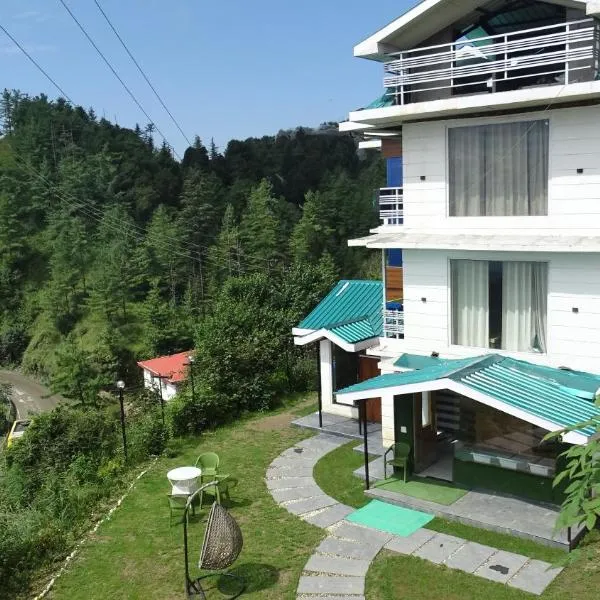 Kot Khāi에 위치한 호텔 Humble Holiday Home Kufri S H I M L A with Lawn and Amazing View