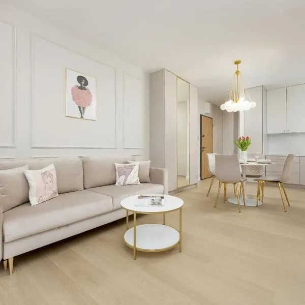 Stylish Apartment with Balcony 7th Floor by Noclegi Renters โรงแรมในวอร์ซอ