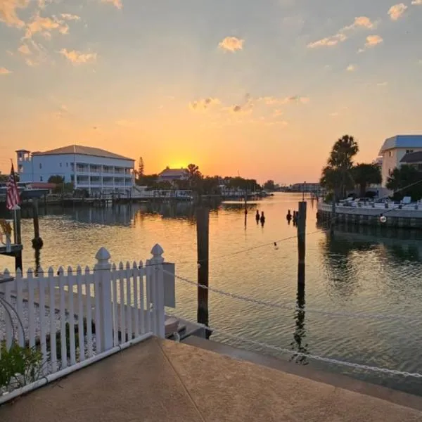 Funshine Pointe Capri, hotel in St. Pete Beach