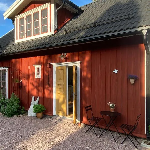 Röda huset, hotel v destinaci Hallstahammar