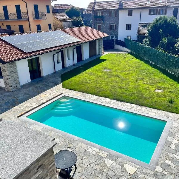 Casa Noce with pool，Vezzo的飯店