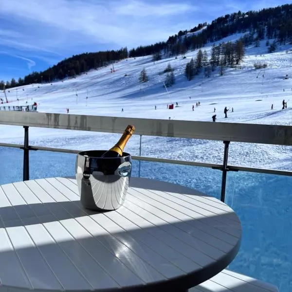 Vip apartment on the ski slopes, hotel v destinácii Montgenèvre