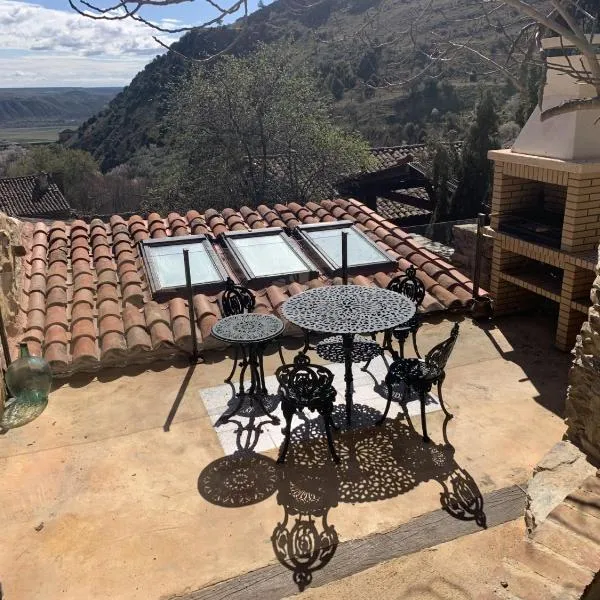 Patones de Arriba, hotel in Robledillo de la Jara