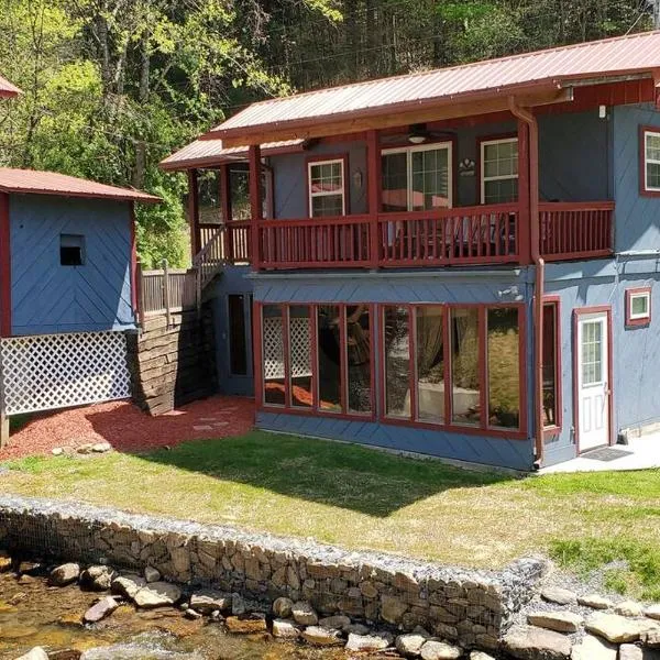 Waterwheel Cabin by the Creek, hotel v destinaci Murphy