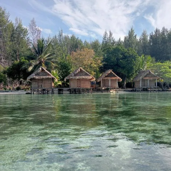 Coco Huts Guest House, hotel v destinaci Waisai