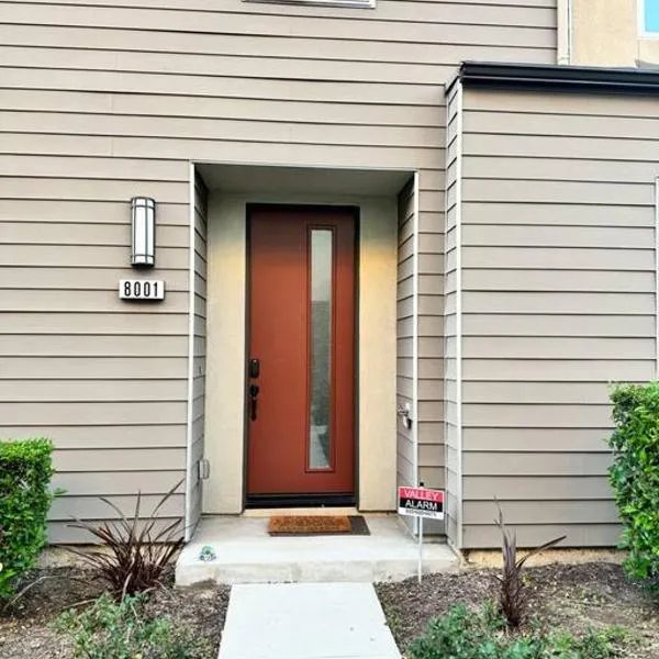3 Bedroom Townhome with Large Living Area、ダウニーのホテル