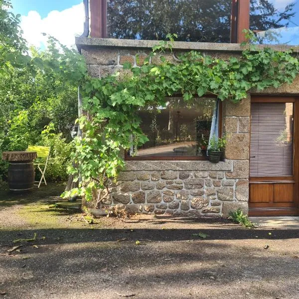 Chambre à la ferme, les vergers du Muscardin, hótel í Bréel