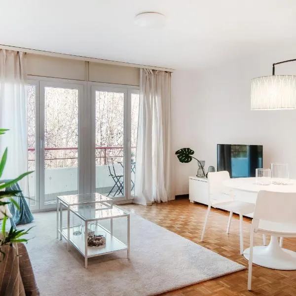 Pink Flat by Quokka 360 - close to the Italian border, hotel in Chiasso