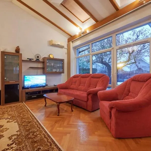 Family Apartman, hotel in Budapest