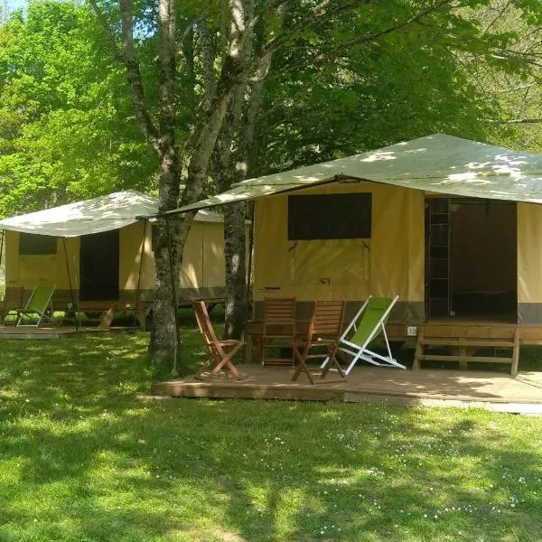 Tentes canadienne - Camping des trois rivières – hotel w mieście Bassignac