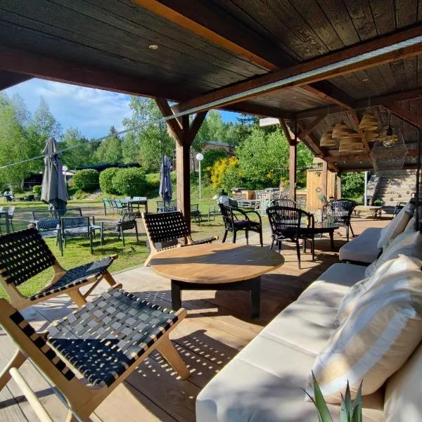 Les Chalets Du Goulet, hotel in Châteauneuf-de-Randon