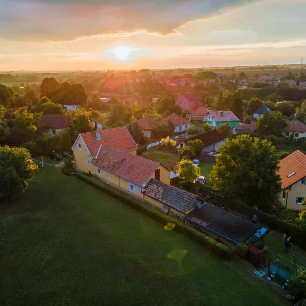 Podhájska - Apartmány Pod Orechom, готель у місті Подгайська