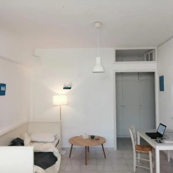 Renovated apartment in the heart of Paroikia., hotel en Kampos Paros
