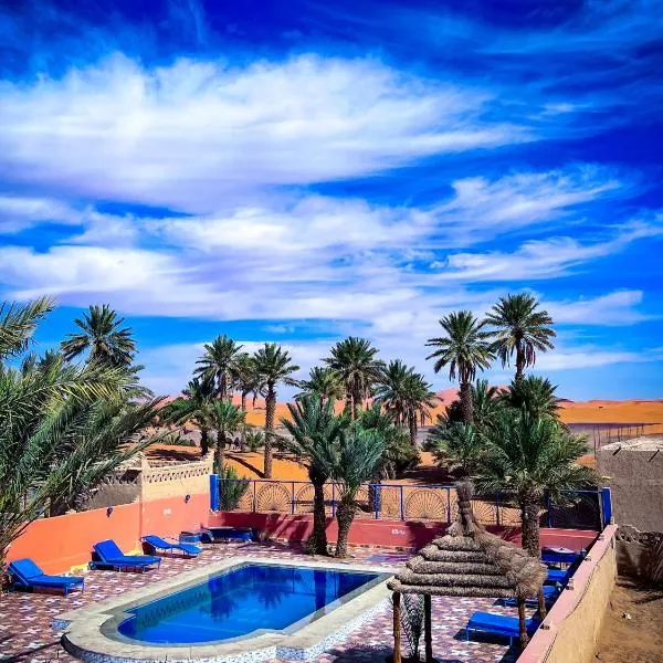 Riad Les Roches Merzouga, hotel Khamliya városában 