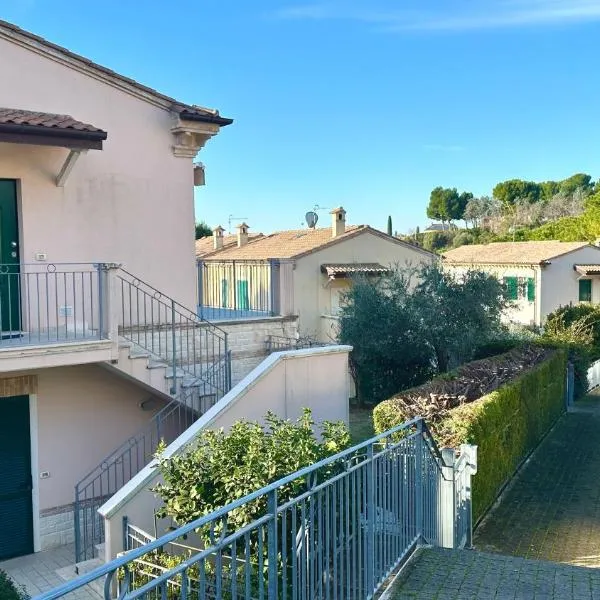 S227 - Sirolo, nuovo trilocale con terrazzo e garage, hotel u gradu Sirolo