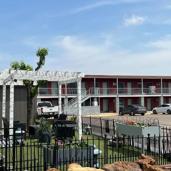 Midtown Inn & Suites, hotel v destinaci La Junta