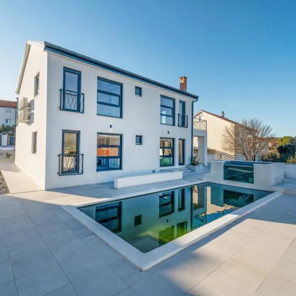 Villa Hadrian, hotel in Pridraga