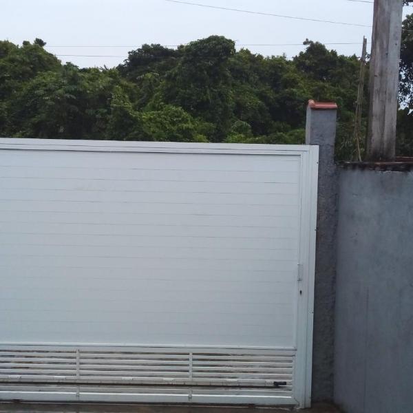 Quarto cozinha com piscina e praia perto