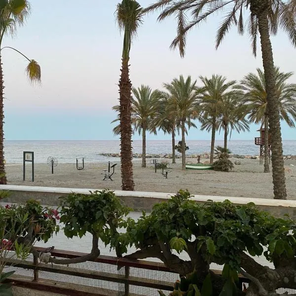 Apartamento lujoso en primera linea de playa – hotel w mieście Castell de Ferro