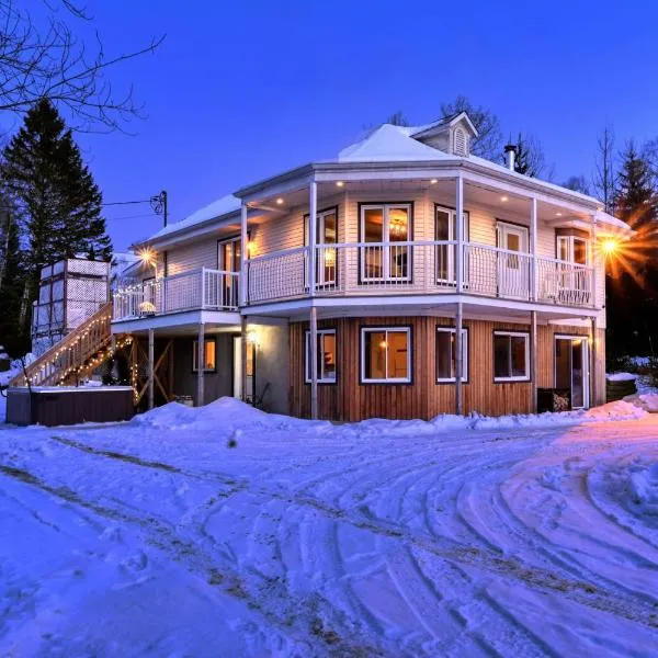 Spacious cottage in forest with spa、La Macazaのホテル