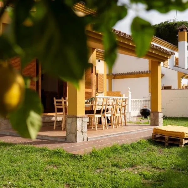 Namawa Surfhouse, hotel v destinaci Chiclana de la Frontera