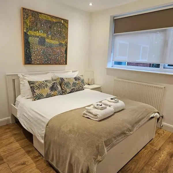 Neon Heights 2 bed Luton town centre, khách sạn ở Luton