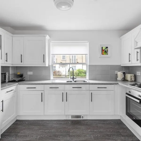 Luxurious 3 Bed House with Free Parking, Sky TV, Movies & Netflix, отель в городе Брейнтри