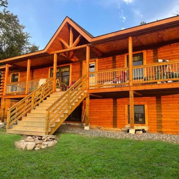 Mountain Views! Copper Cannon Lodge in Franconia, hotel in Franconia