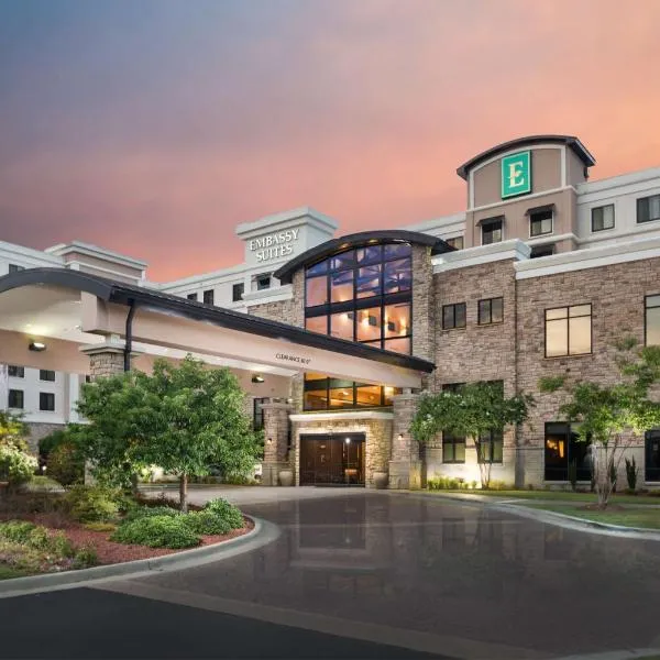 Embassy Suites by Hilton Fayetteville Fort Bragg, hotel em Fayetteville