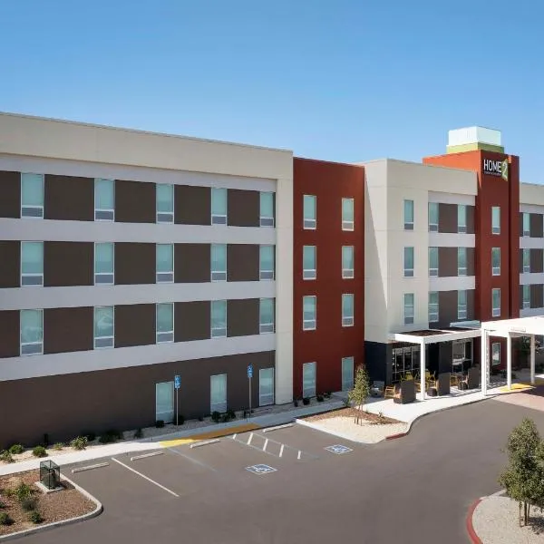 Home2 Suites By Hilton Clovis Fresno Airport, хотел в Fowler