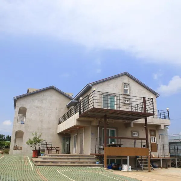 Sanbangsan Hot Spring Pension, hotel v destinaci Sogüpcho