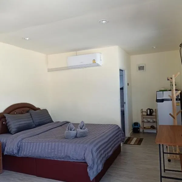 HOME NO 3 khanom, hotel v destinaci Ban Thung O
