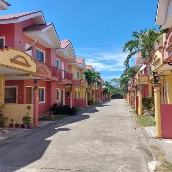 Vacation Town House Near Mactan Cebu Airport, hotel v destinaci Mactan
