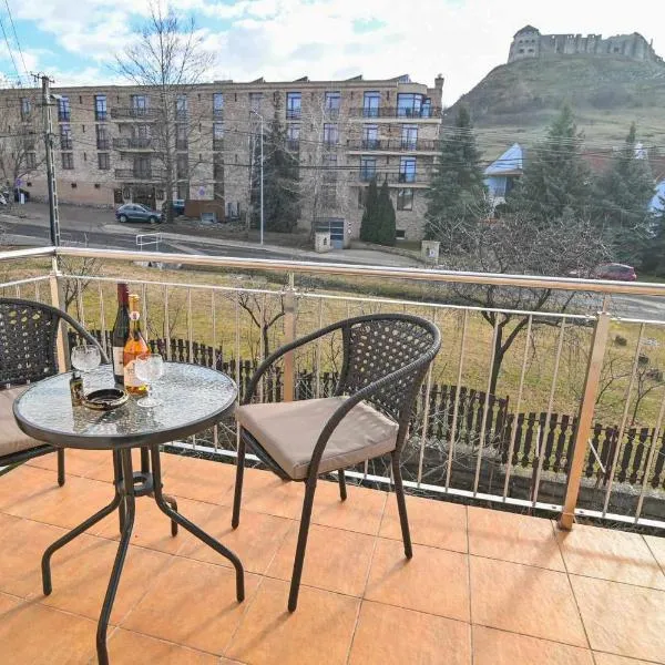 Vár-Lak Apartman, hotel v destinaci Sümeg