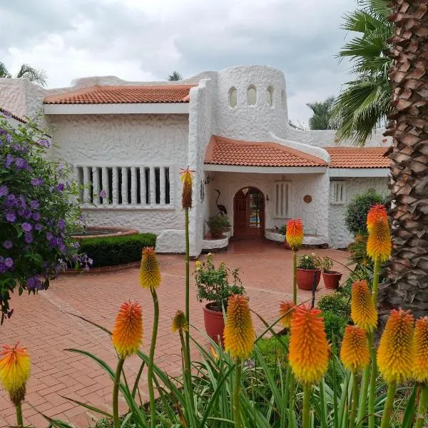 Villa Sardinia Guest House, hotell i Olifantsfontein