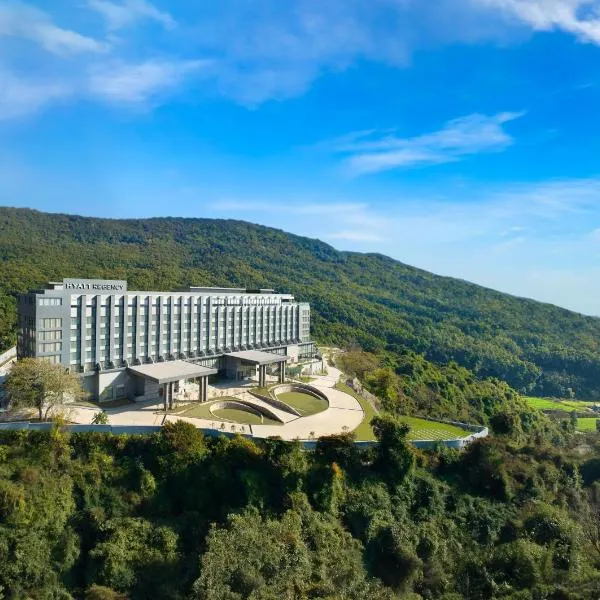 Hyatt Regency Dehradun Resort and Spa, ξενοδοχείο σε Ντεχράντουν